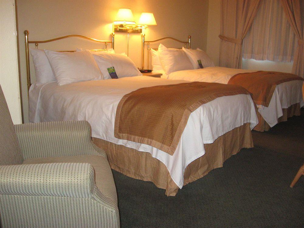 Holiday Inn Express Hotel & Suites Uptown Fredericton By Ihg Buitenkant foto