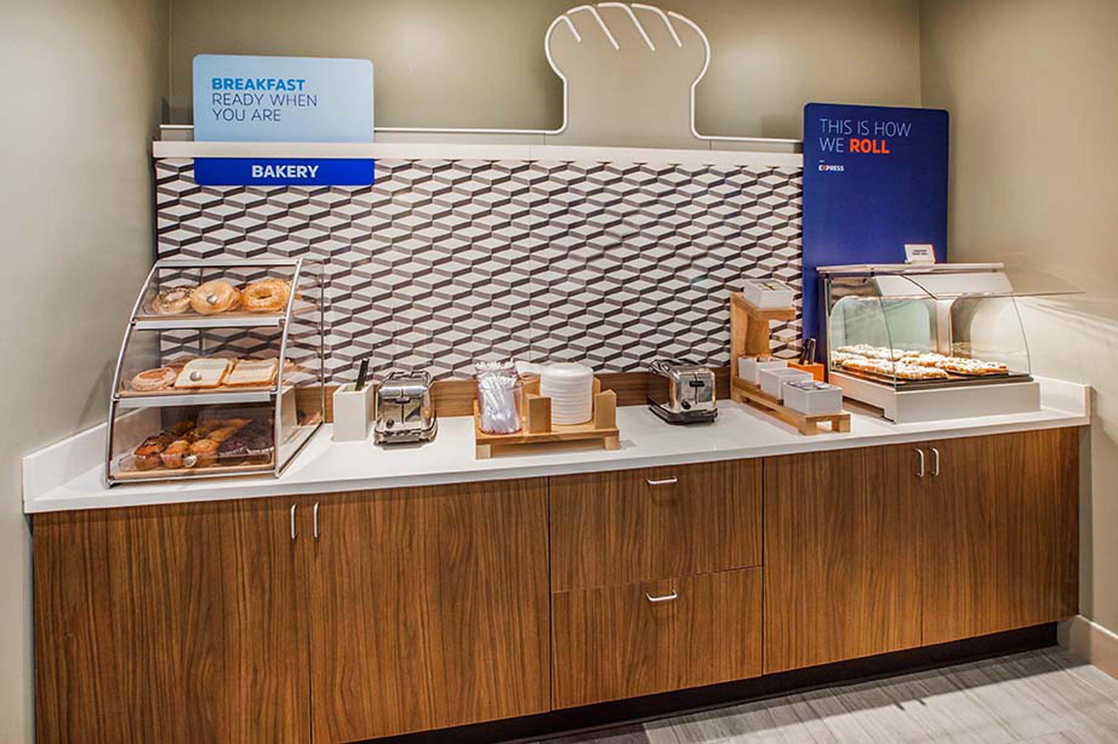Holiday Inn Express Hotel & Suites Uptown Fredericton By Ihg Buitenkant foto