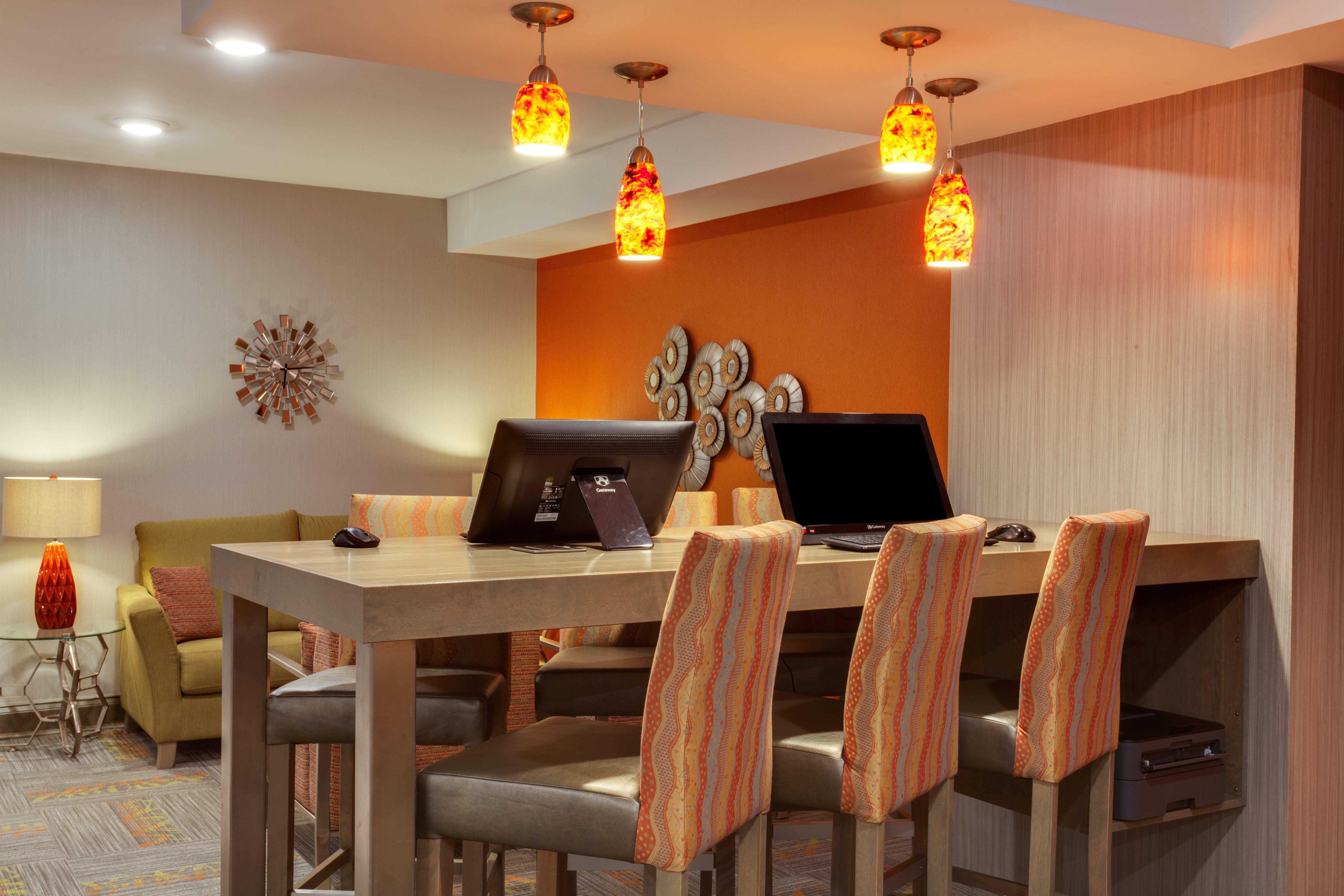 Holiday Inn Express Hotel & Suites Uptown Fredericton By Ihg Buitenkant foto
