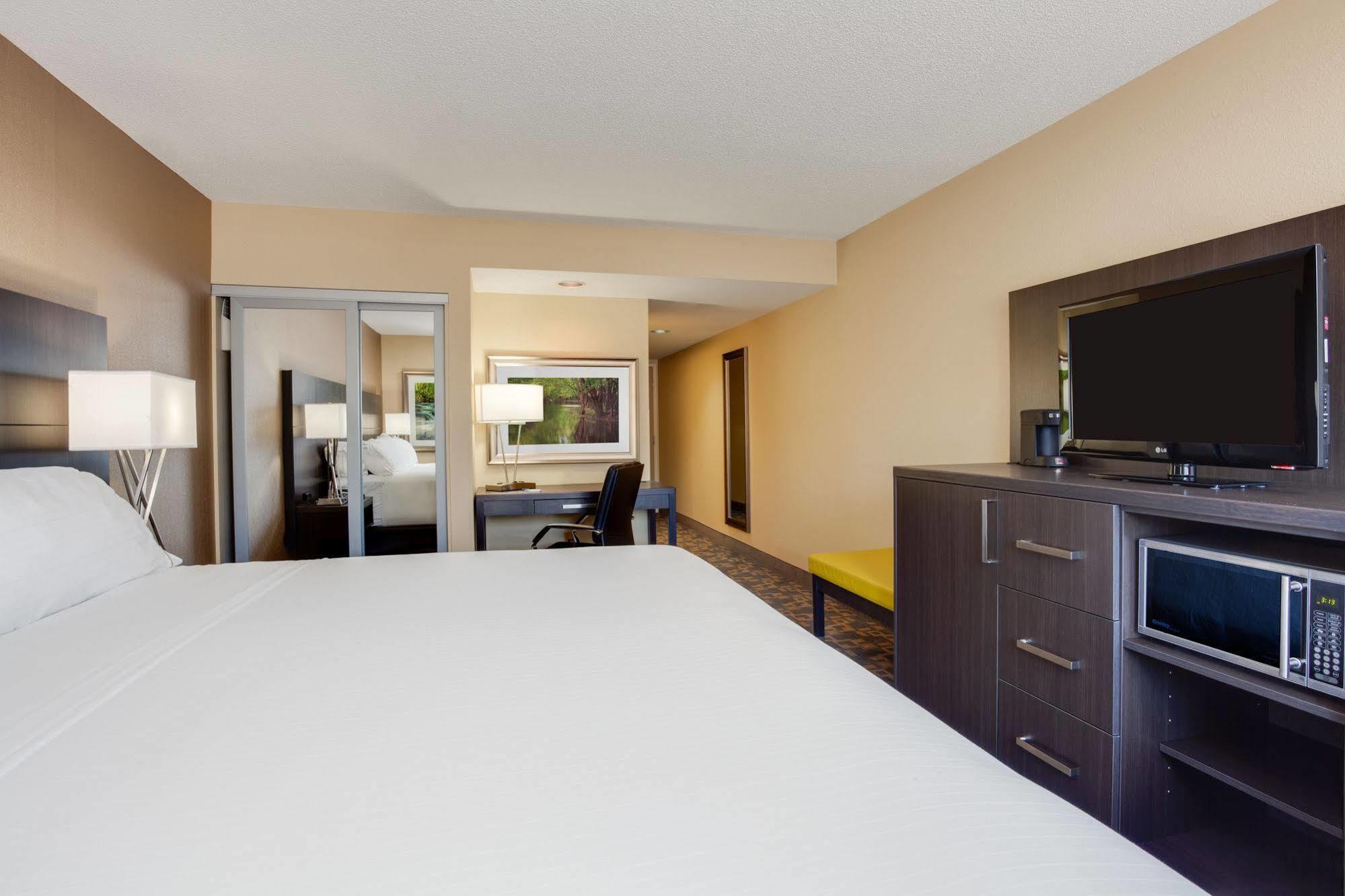 Holiday Inn Express Hotel & Suites Uptown Fredericton By Ihg Buitenkant foto